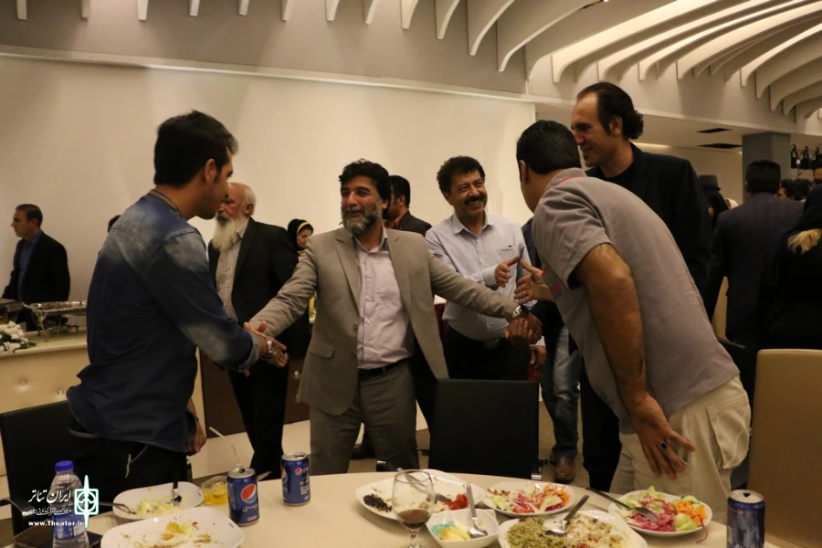برگزاری مراسم روز جهانی تئاتر در شیراز با حضور پیشکسوتان و هنرمندان نمایش 36