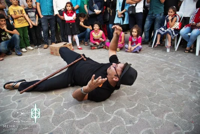 آغاز «پسامهر» در آستانه مهر؛٢٠هزار تماشاگر میهمان تئاتر خیابانی

شانزدهمین جشنواره استانی تئاتر پسامهر و چهارمین جشنواره تئاتر خیابانی شهروند جنوب کشور در فسا آغاز شد