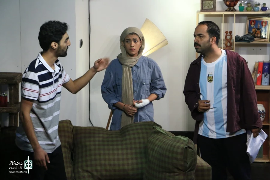 نمایش پنجاه و چهارمین سالگرد خسرو مرادی به نویسندگی و کارگردانی آرمین حمدی پور از شیراز به جشنواره فجر 95 می رود 15