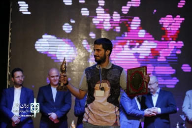نمایش پنجاه و چهارمین سالگرد خسرو مرادی به نویسندگی و کارگردانی آرمین حمدی پور از شیراز به جشنواره فجر 95 می رود 19