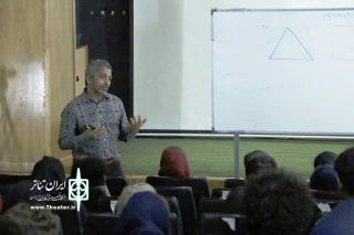 در حاشیه جشنواره تئاتر فجر فارس

کارگاه «قابلیت های صنایع روز و استفاده از آن در طراحی»  آغاز شد