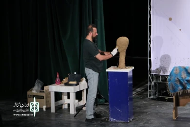 قیام هنرمندان تئاتر فارس به احترام  دکتر آرمین رهبین 5