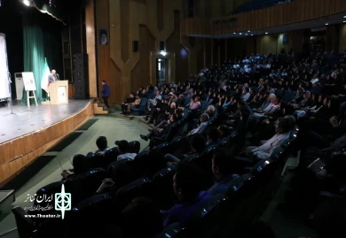 قیام هنرمندان تئاتر فارس به احترام  دکتر آرمین رهبین 7