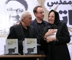 قیام هنرمندان تئاتر فارس به احترام  دکتر آرمین رهبین 11