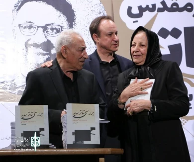 قیام هنرمندان تئاتر فارس به احترام  دکتر آرمین رهبین 11