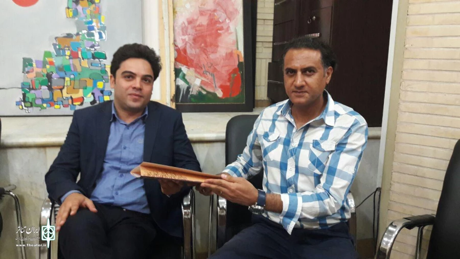 رئیس انجمن نمایش استان  فارس طی حکمی آقای دکتر یوسف آفرینی را به عنوان مدیر کمیته آموزش و پژوهش انجمن نمایش استان فارس منصوب نمود 2