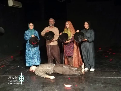 به مناسبت هفته دفاع مقدس

« آبی‌ترین آسمانی زمین» به روی صحنه رفت