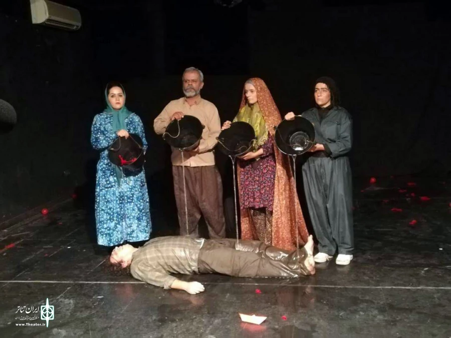 نمایش آبیترین آسمانی زمین به مناسبت هفته دفاع مقدس به روی صحنه رفت 2