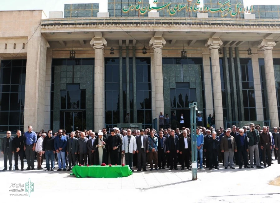 پیکر استاد مهرداد ابروان با بدرقه هنرمندان فارس در خانه ابدیش آرام گرفت. 2