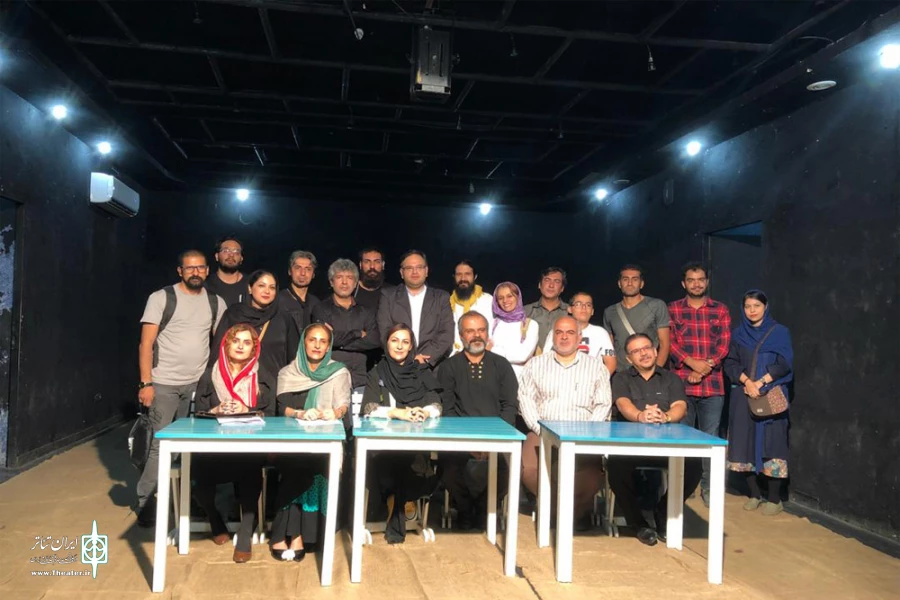 مدیرعامل انجمن نمایش ایران در شیراز:
تئاتر استان ها نبض تپنده تئاتر کشور است
 2