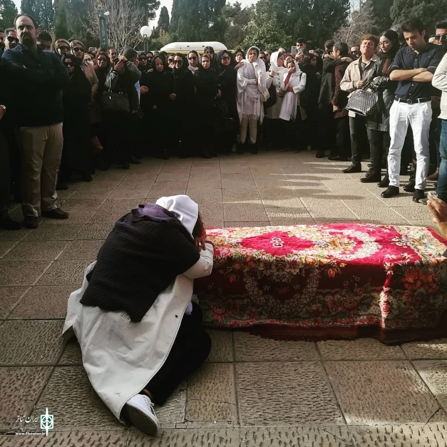 هنرمند نوجوان در میان بدرقه پرشور تئاتری ها به آسمان رفت  2