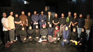 با اعلام دبیرخانه

«یک هفته راه رفتن در بهشت» نماینده فارس در بخش مسابقه بین الملل جشنواره بین الملی تئاتر فجر