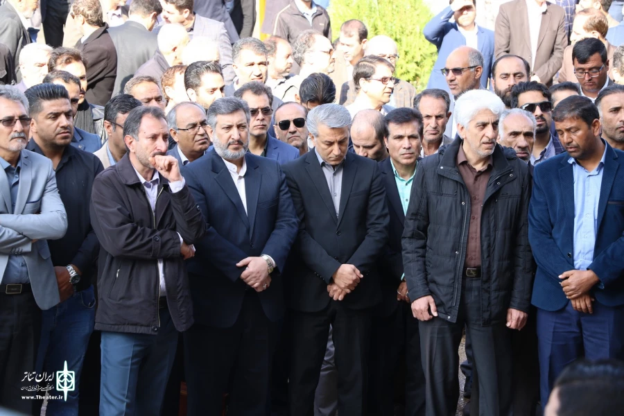 پیکر محمود عالیشوندی، مدیرکل اسبق فرهنگ و ارشاد اسلامی استان فارس بر دستان اهالی فرهنگ و هنر تشییع شد.