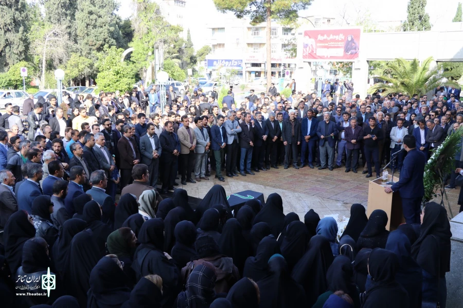 پیکر محمود عالیشوندی، مدیرکل اسبق فرهنگ و ارشاد اسلامی استان فارس بر دستان اهالی فرهنگ و هنر تشییع شد.