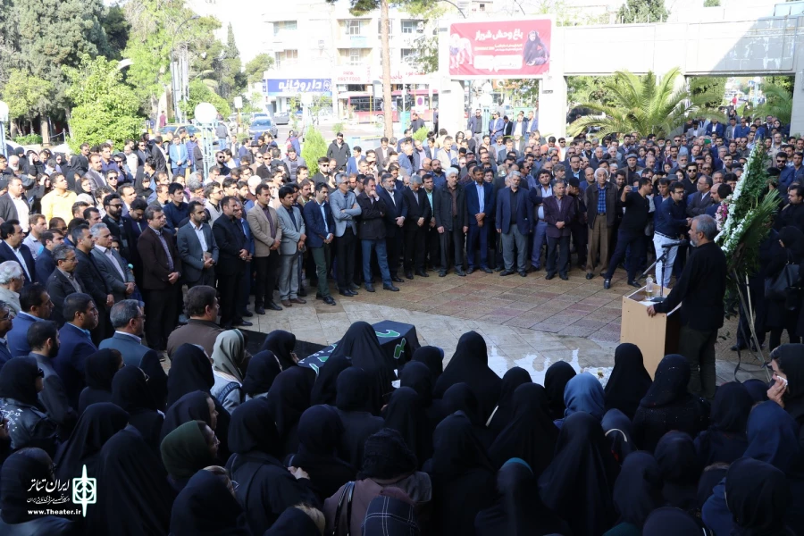 پیکر محمود عالیشوندی، مدیرکل اسبق فرهنگ و ارشاد اسلامی استان فارس بر دستان اهالی فرهنگ و هنر تشییع شد.