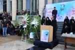 پیکر محمود عالیشوندی، مدیرکل اسبق فرهنگ و ارشاد اسلامی استان فارس بر دستان اهالی فرهنگ و هنر تشییع شد.