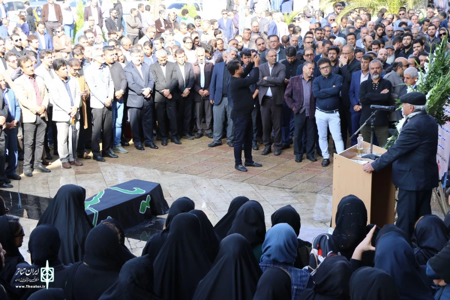 پیکر محمود عالیشوندی، مدیرکل اسبق فرهنگ و ارشاد اسلامی استان فارس بر دستان اهالی فرهنگ و هنر تشییع شد.