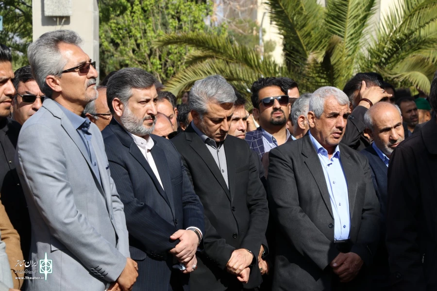 پیکر محمود عالیشوندی، مدیرکل اسبق فرهنگ و ارشاد اسلامی استان فارس بر دستان اهالی فرهنگ و هنر تشییع شد.