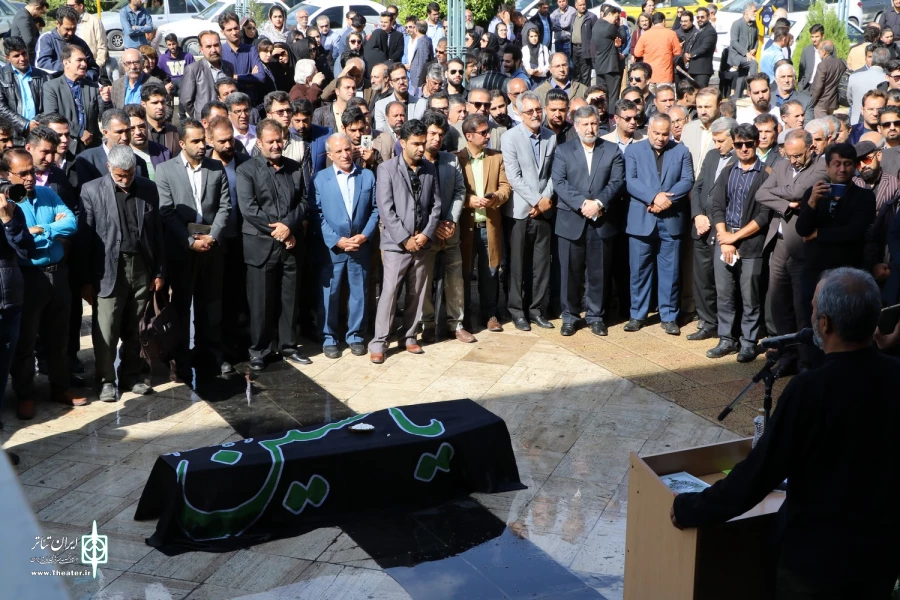 پیکر محمود عالیشوندی، مدیرکل اسبق فرهنگ و ارشاد اسلامی استان فارس بر دستان اهالی فرهنگ و هنر تشییع شد.