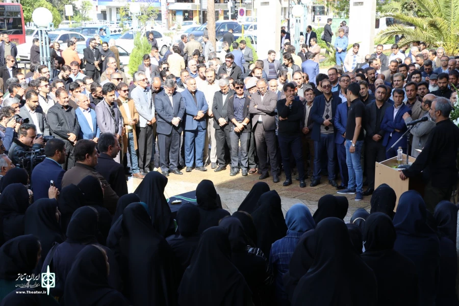پیکر محمود عالیشوندی، مدیرکل اسبق فرهنگ و ارشاد اسلامی استان فارس بر دستان اهالی فرهنگ و هنر تشییع شد.