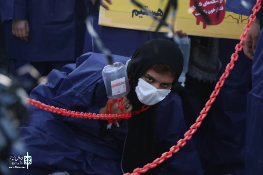 استقبال مردمی از نمایش خیابانی « دیو خون»  3