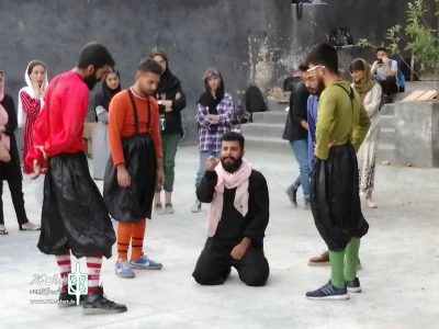 نمایش خیابانی سفر به آوینیون در شیراز اجرا شد