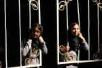 گالری عکس های نمایش « روزا زنده میشیم»