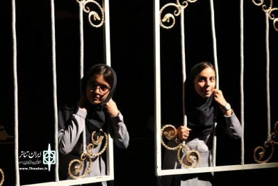گالری عکس های نمایش « روزا زنده میشیم»