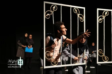 گالری عکس های نمایش « روزا زنده میشیم»