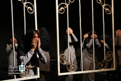 گالری عکس های نمایش « روزا زنده میشیم»