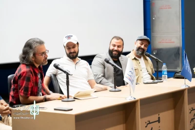 همراه با آیین رونمایی پوستر:

آیین افتتاح نمایش «گردن» در شیراز برگزار شد