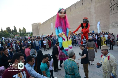 در میان استقبال پرشور مردم هنردوست :

آیین افتتاحیه نخستین جشنواره ملی تئاتر شهروند شیراز برگزار شد