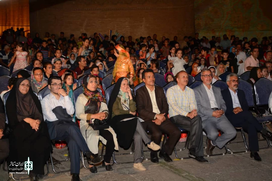 آیین افتتاحیه نخستین جشنواره ملی تئاتر شهروند شیراز برگزار شد/ گزارش تصویری