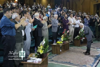 چهاردهمین نشان مفاخر فارس به رحیم هودی اهدا شد