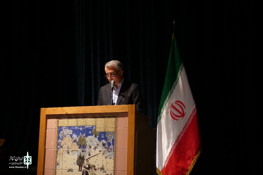 با اعلام برگزیدگان جشنواره دهه فرهنگ و‌هنر فارس به پایان رسید. 3