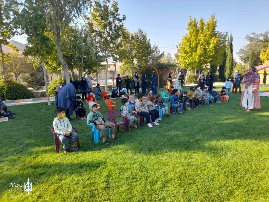 لالای بی دندون در بوستان ملت اقلید اجرا شد 3