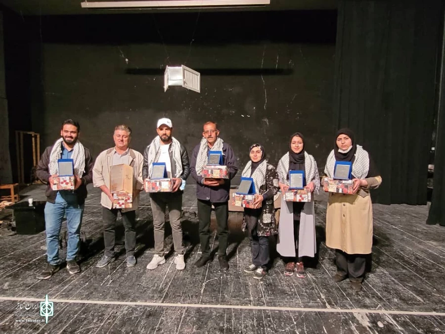 از هنرمندان نمایش کانال تجلیل شد 2