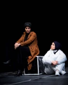 نمایش تقابل دو زن در لارستان به روی صحنه رفت
 3
