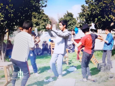 نمایش بچه های خیابان کاری از گروه هنری راه بی پایان در شهرستان رستم اجرا شد