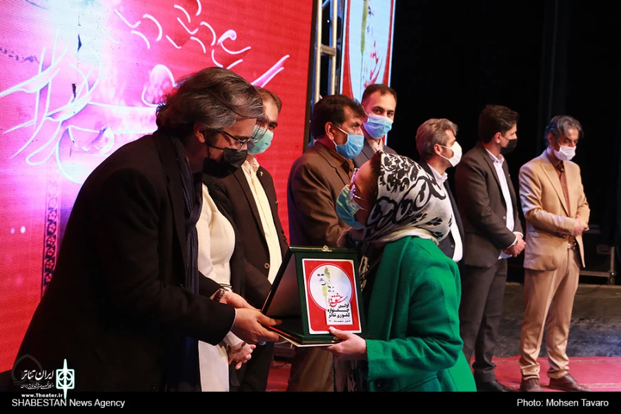 تئاتر هنر گفتگو و دیالوگ پردازی است 3