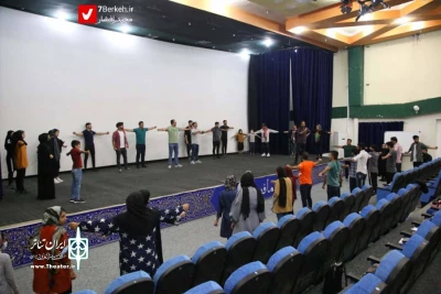 در ادامه برنامه های آموزشی موسسه هنرهای نمایشی فارس:

هنرجویان منطقه در کارگاه بازیگری خلاق