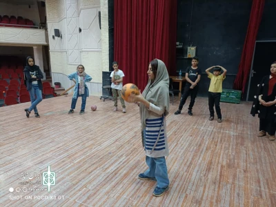 در ادامه برنامه های آموزشی موسسه هنرهای نمایشی فارس:

کارگاه بازیگری تئاتر خلاق در ارسنجان برگزار شد