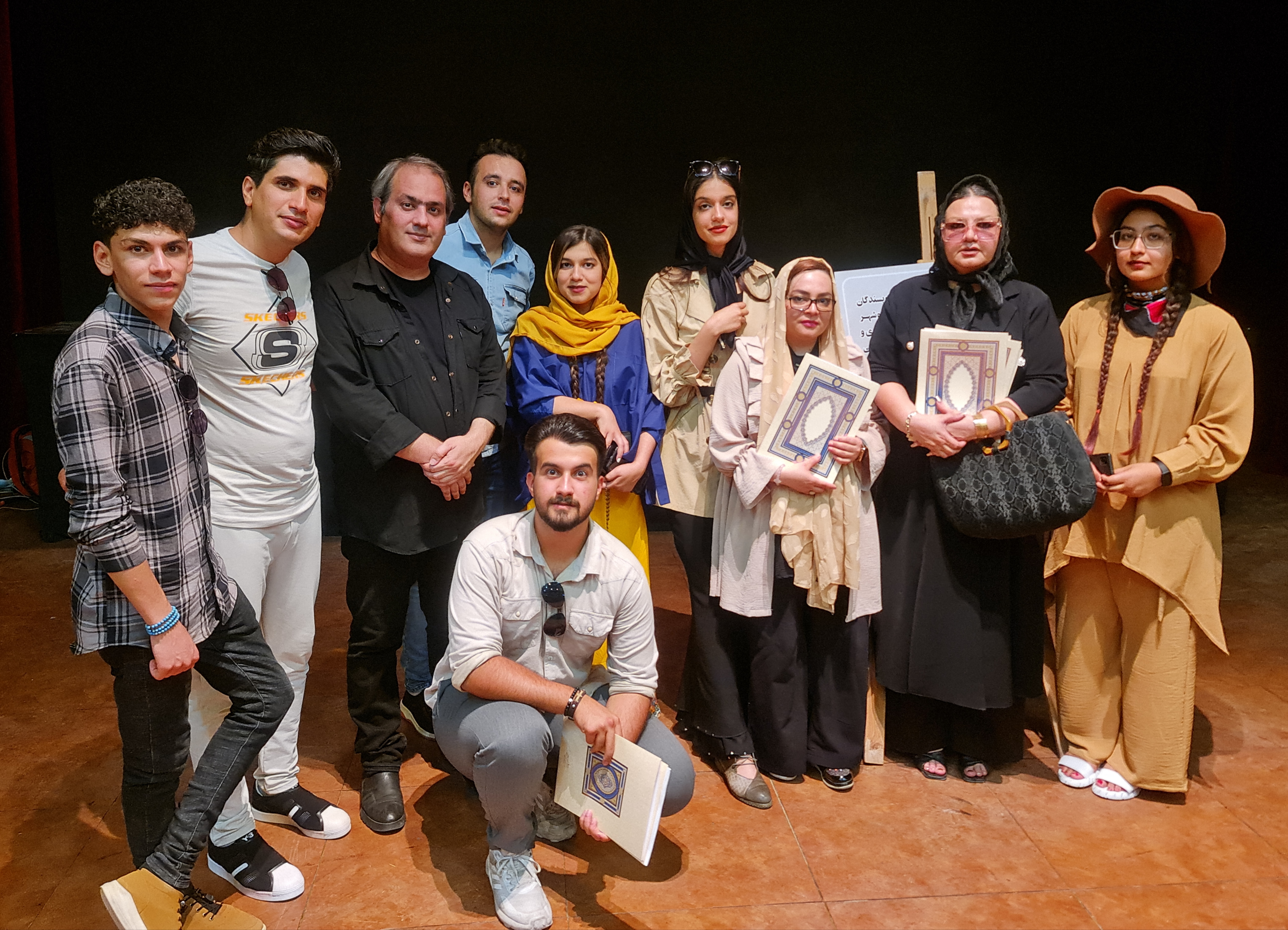 درخشش نمایش‌های «سیندرلا و دارو دسته میکروب ها» در جشنواره منطقه‌ای تئاتر معلولین خلیج‌فارس