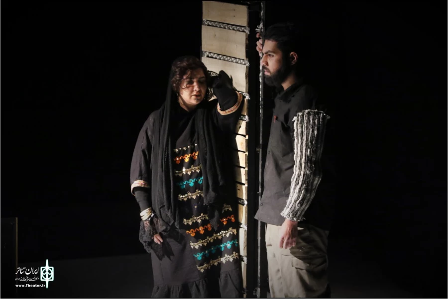 «رمان سم پاشی»
گزارش تصویری روز اول سی و سومین جشنواره تئاتر استانی فارس