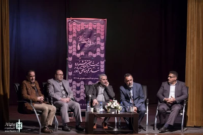 در نشست صمیمی با هنرمندان حاضر در بیست و هفتمین جشنواره تئاتر فجر منطقه 4 فارس عنوان شد

هنرمندان چراغ راه جامعه هستند