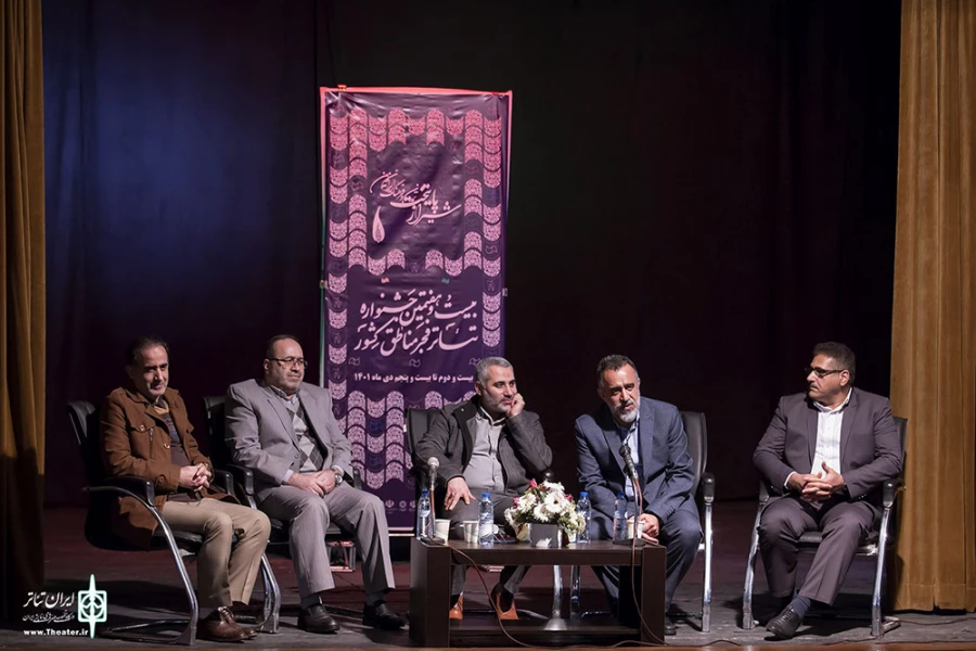هنرمندان چراغ راه جامعه هستند 2