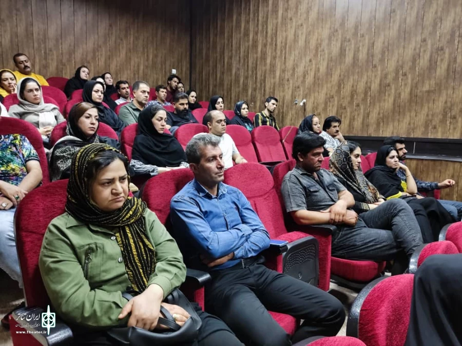 تئاتر خلاق کودک شاد در شهرستان خرامه یکساله شد 4