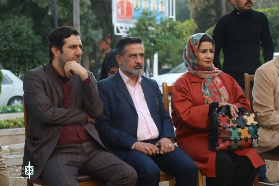 نخستین روز جشنواره تئاتر فارس میزبان نمایش “بهمن” شد
نمایش «بهمن» به کارگردانی سارا خیری در قالب بخش خیابانی و نمایش «پدرها پسرهایشان را دوست دارند» در بخش خیابانی جشنواره تئاتر فارس شد.
این آثار در ارگ کریمخانی ، حافظیه و بوستان آزادی میزبان علاقه مندا