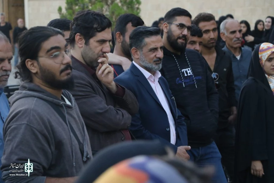 نخستین روز جشنواره تئاتر فارس میزبان نمایش “بهمن” شد
نمایش «بهمن» به کارگردانی سارا خیری در قالب بخش خیابانی و نمایش «پدرها پسرهایشان را دوست دارند» در بخش خیابانی جشنواره تئاتر فارس شد.
این آثار در ارگ کریمخانی ، حافظیه و بوستان آزادی میزبان علاقه مندا