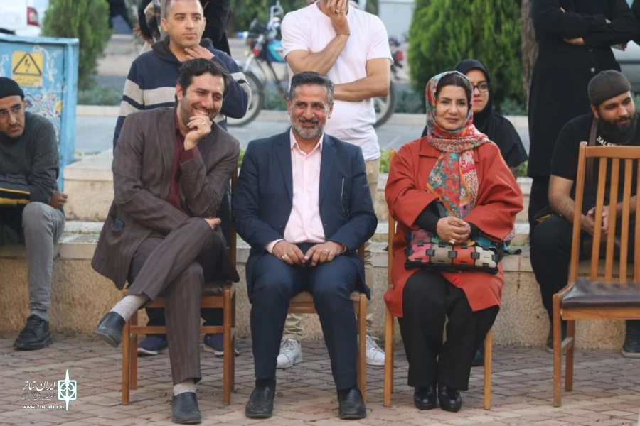 یک هفته جشنواره ، سه شب نقد و بررسی 
ضیافت ده روزه هنرمندان نمایش فارس  2